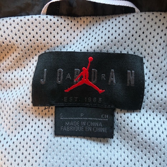 Nike Air Jordan Sport DNA Windbreaker jacket grey - men’s small - Picture 2 of 4